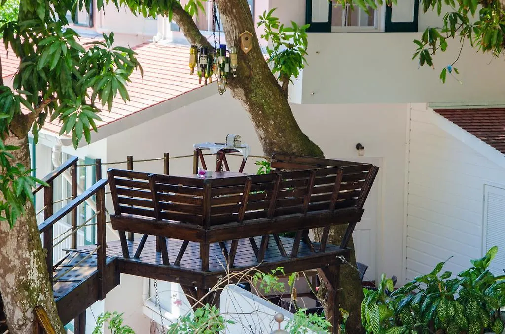 **** Hotel Queens Gardens Resort - A Hampshire Classic The Bottom  Bonaire, Saint Eustatius and Saba